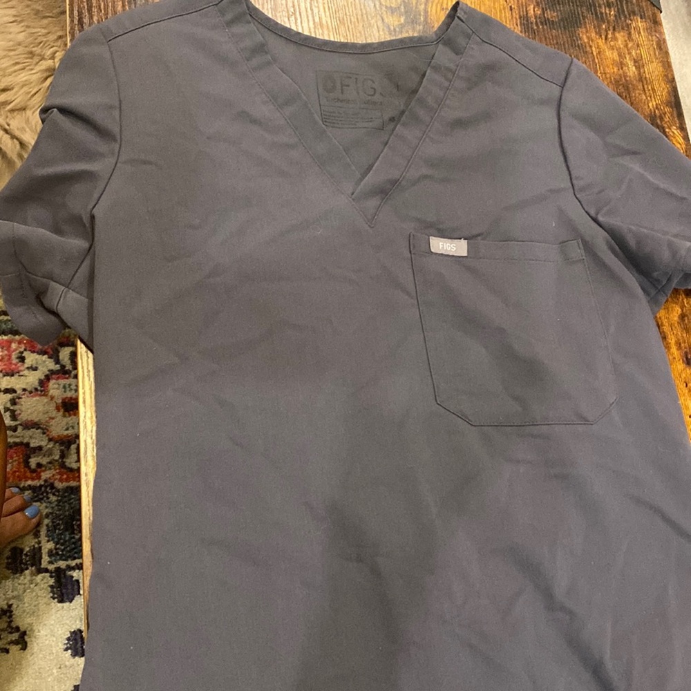 XS Charcoal Figs scrub top